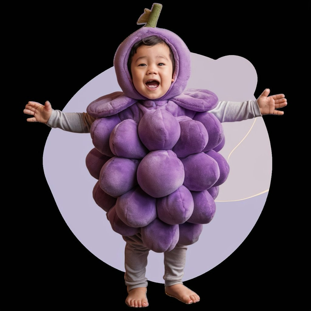 葡萄の服の３歳の男の子