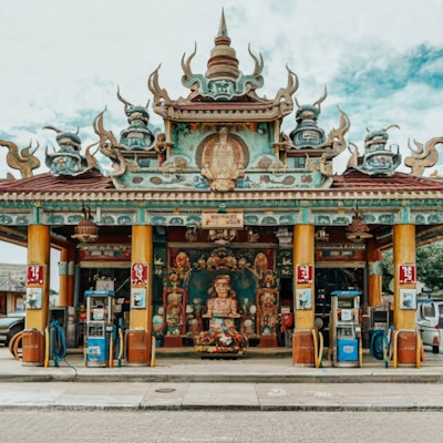 仏教的なガソリンスタンド