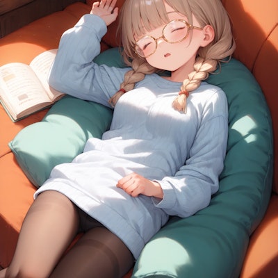 お姉ちゃんまた本読みながら寝てる...