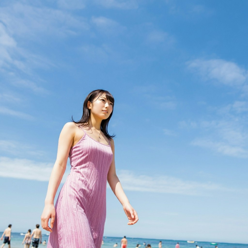 浜辺と女性