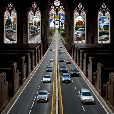 教会の中の高速道路