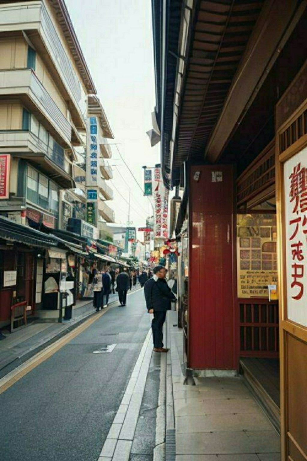 架空の浅草の町並み