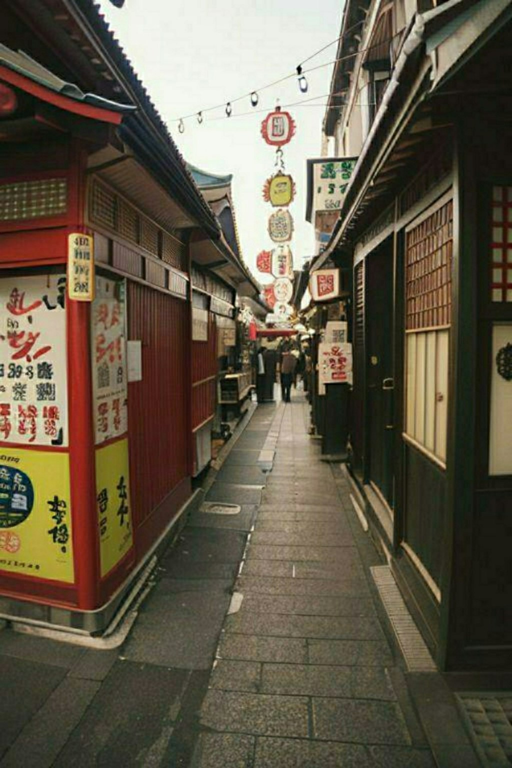 架空の浅草の町並み