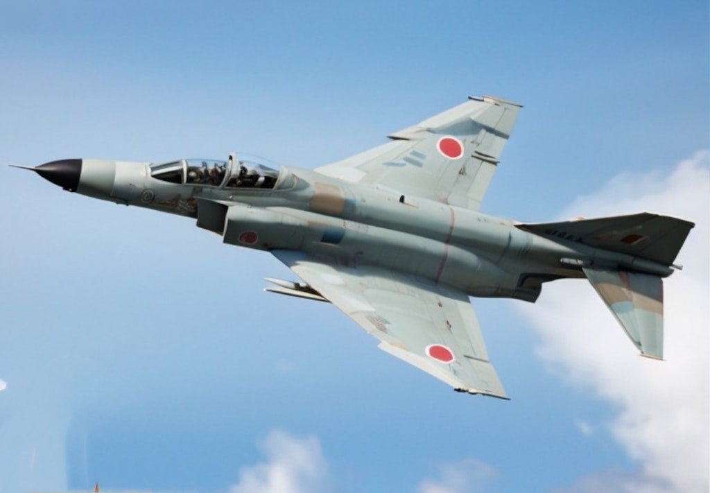 やっぱり版権物は怖いよね、さっき投稿したやつは無しで、F-1とF-4と震電です。震電以外はイラストとリアル風の二種類を生成しました。良かったら見て下さい❗️