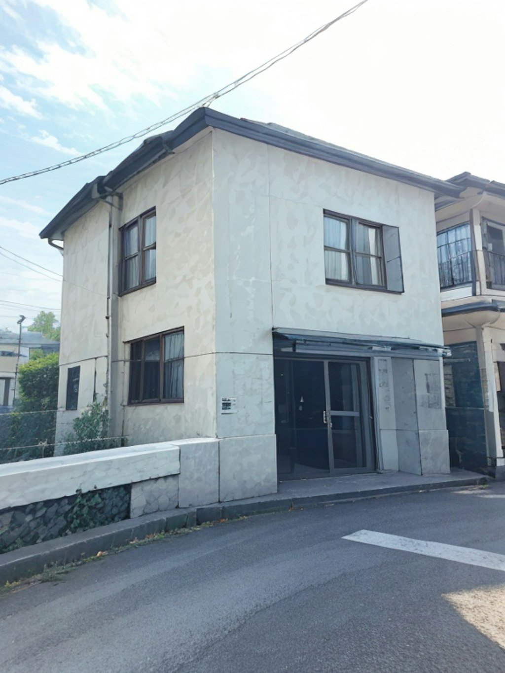 橋の隣の家
